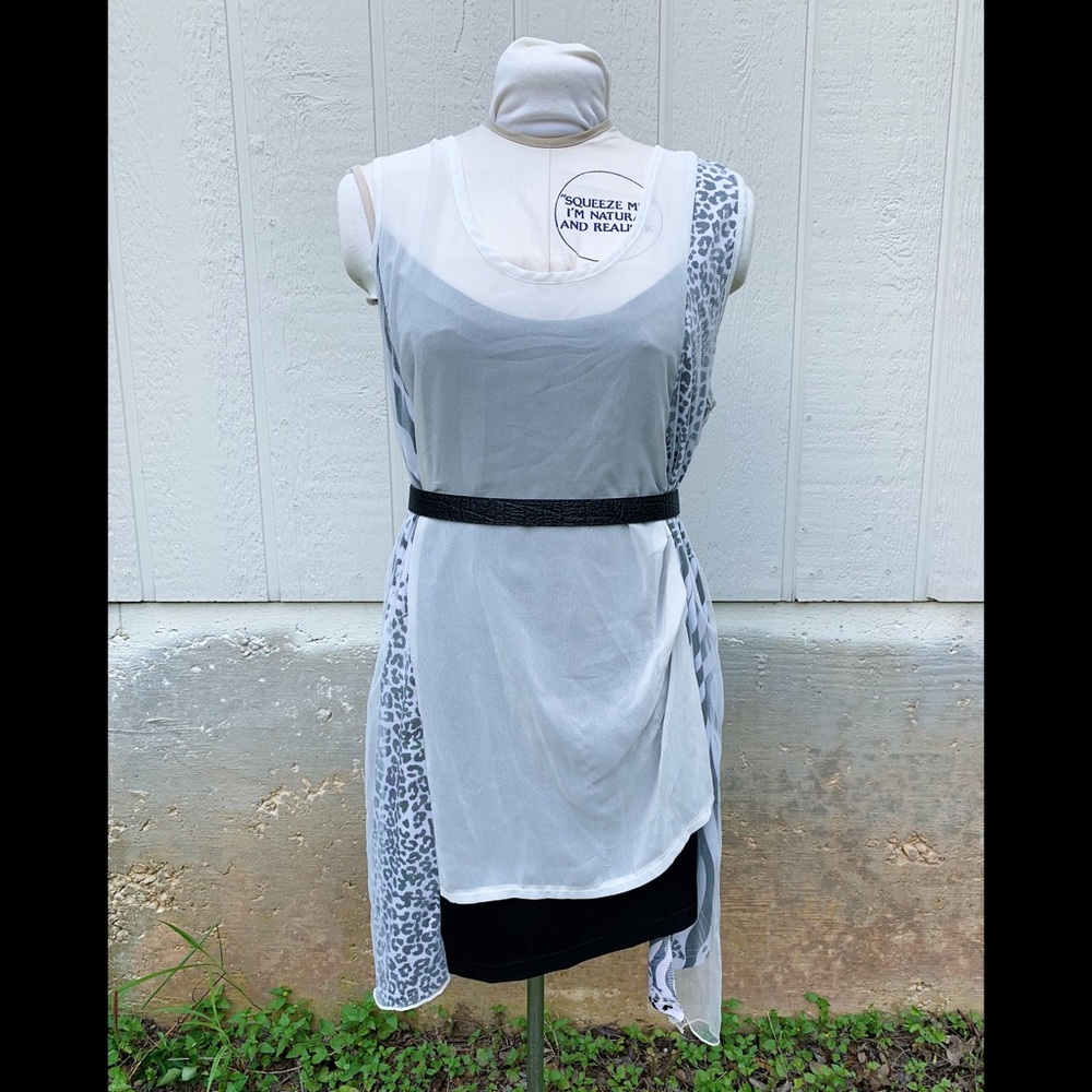 Pretty Angel (M) Black And White Animal Print Top
